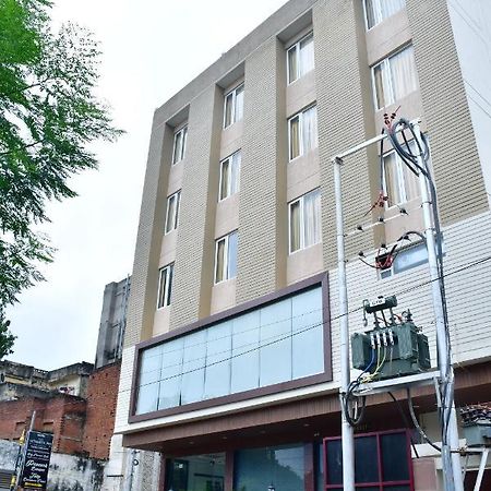 Hotel Yatharth Inn Варанаси Экстерьер фото