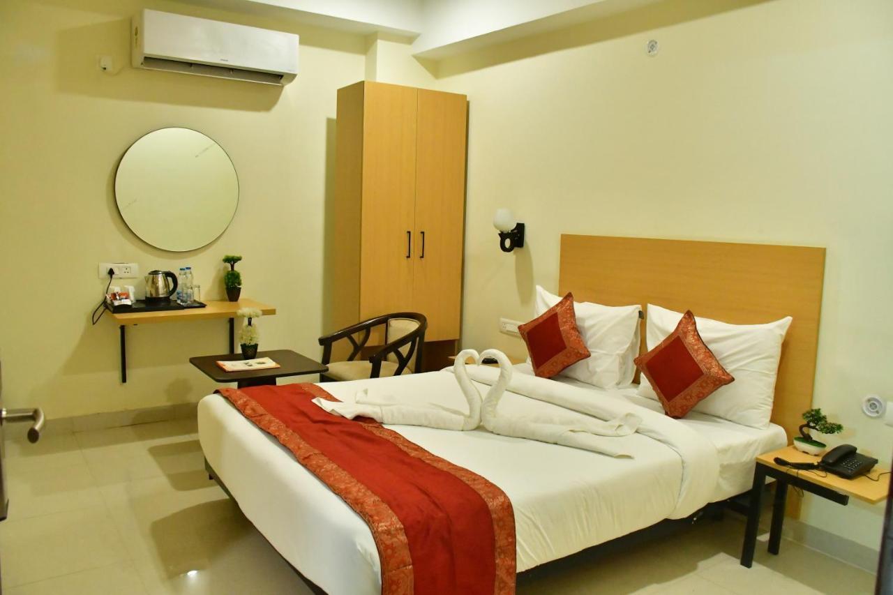 Hotel Yatharth Inn Варанаси Экстерьер фото