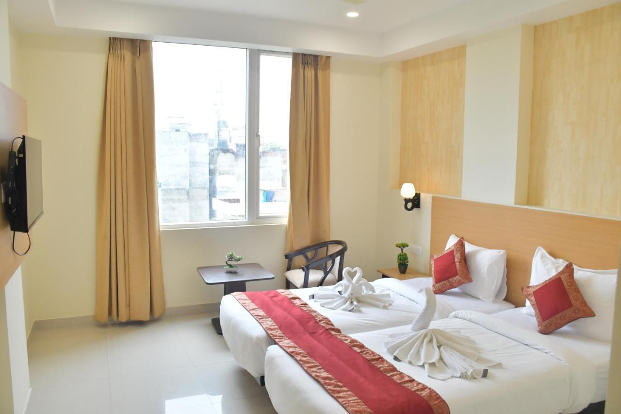 Hotel Yatharth Inn Варанаси Экстерьер фото