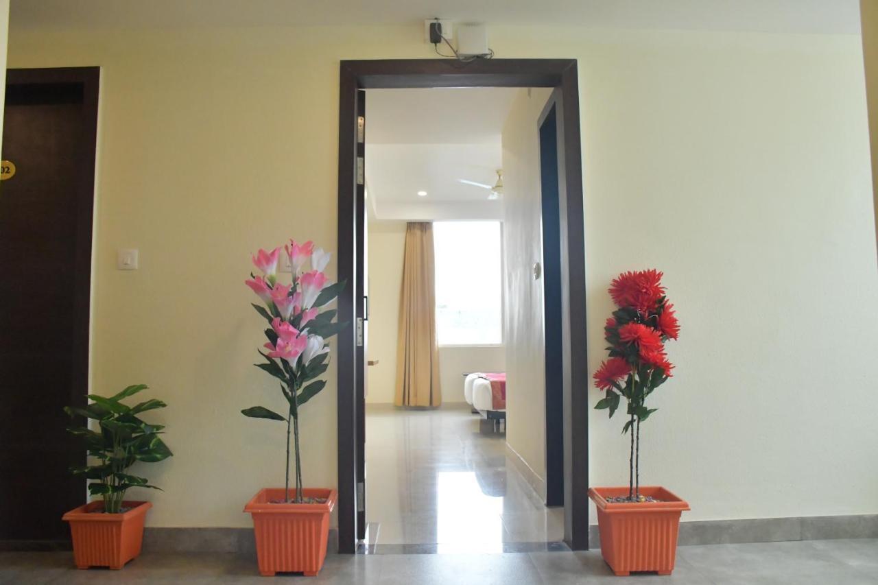 Hotel Yatharth Inn Варанаси Экстерьер фото