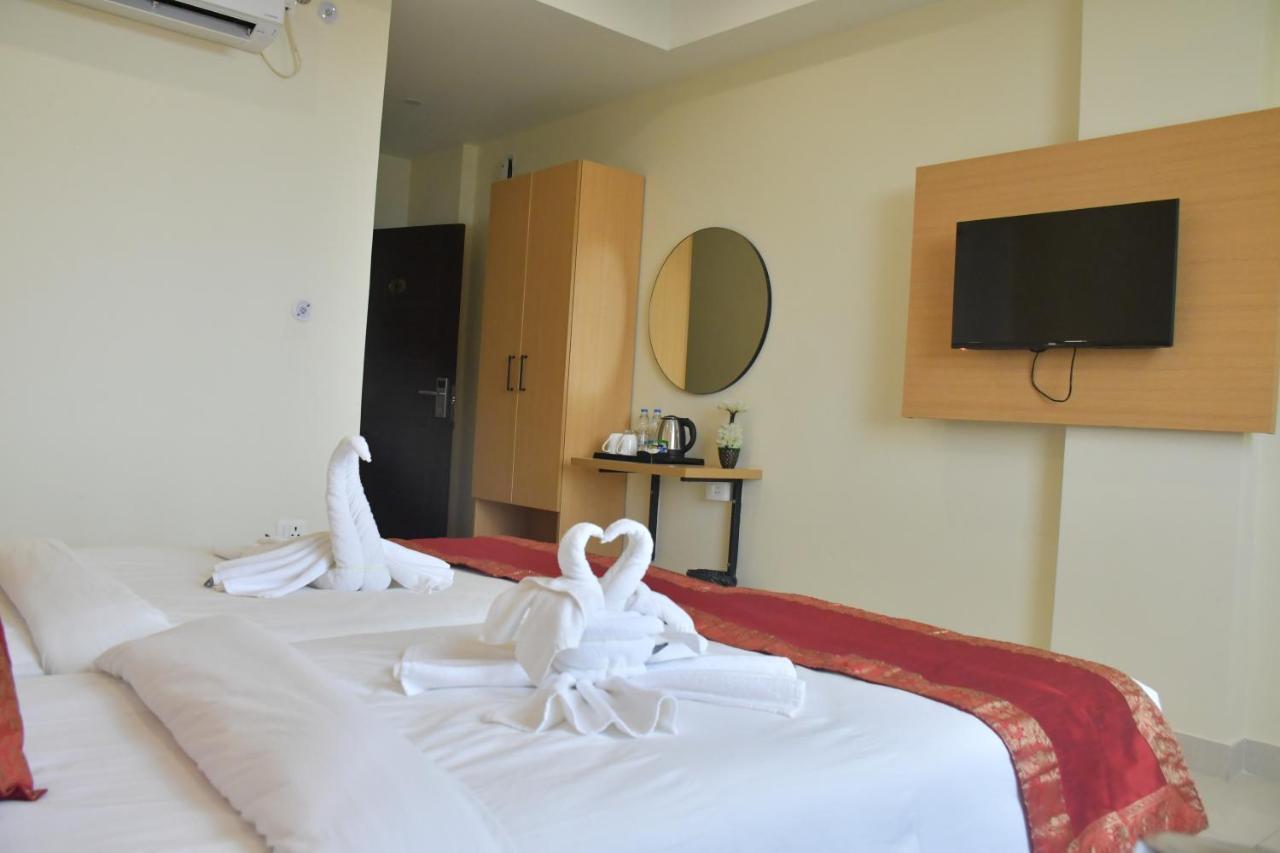 Hotel Yatharth Inn Варанаси Экстерьер фото