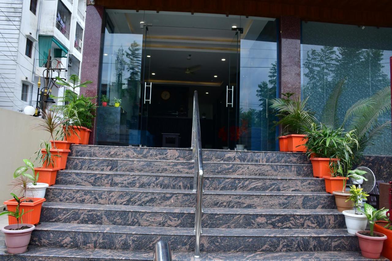 Hotel Yatharth Inn Варанаси Экстерьер фото