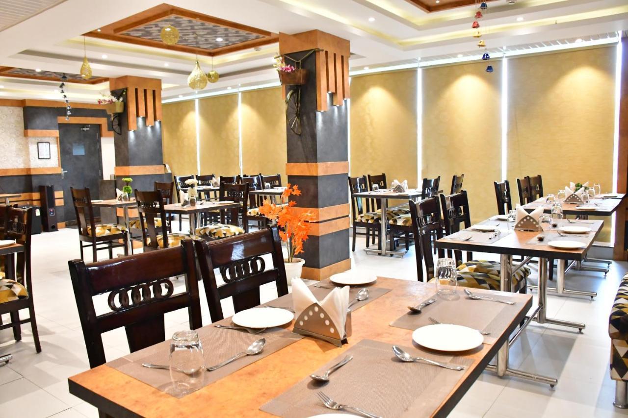 Hotel Yatharth Inn Варанаси Экстерьер фото