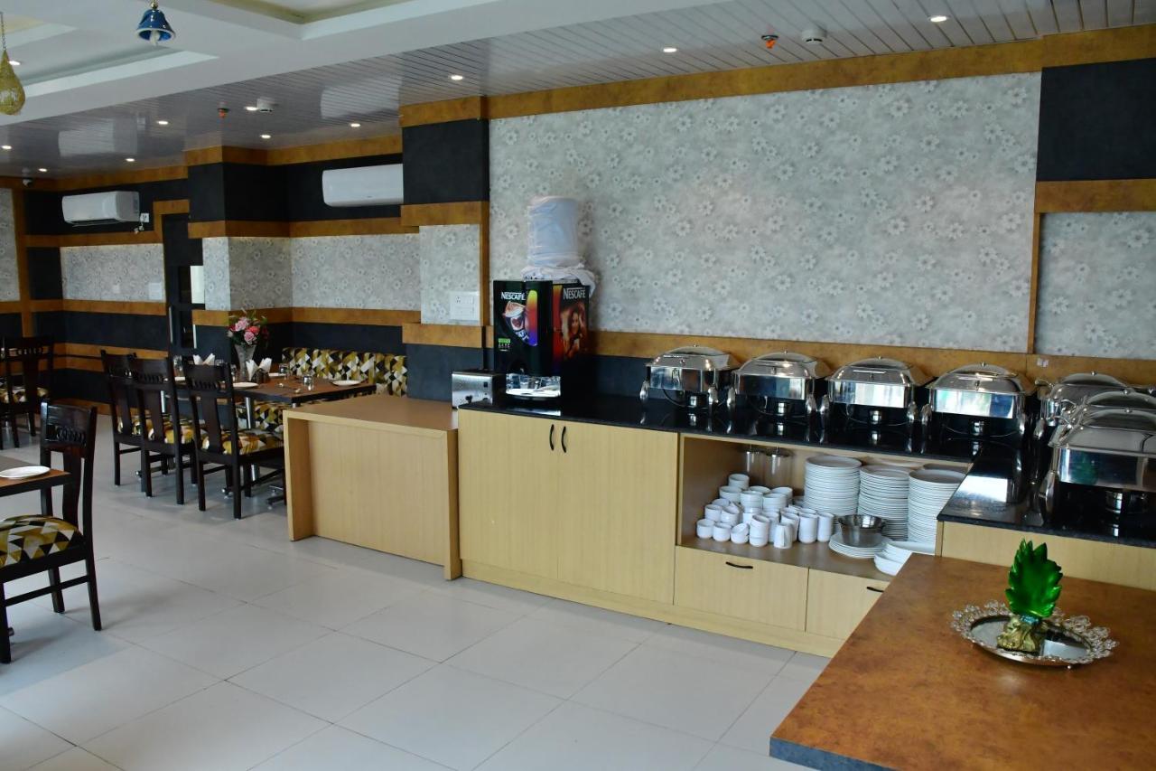 Hotel Yatharth Inn Варанаси Экстерьер фото