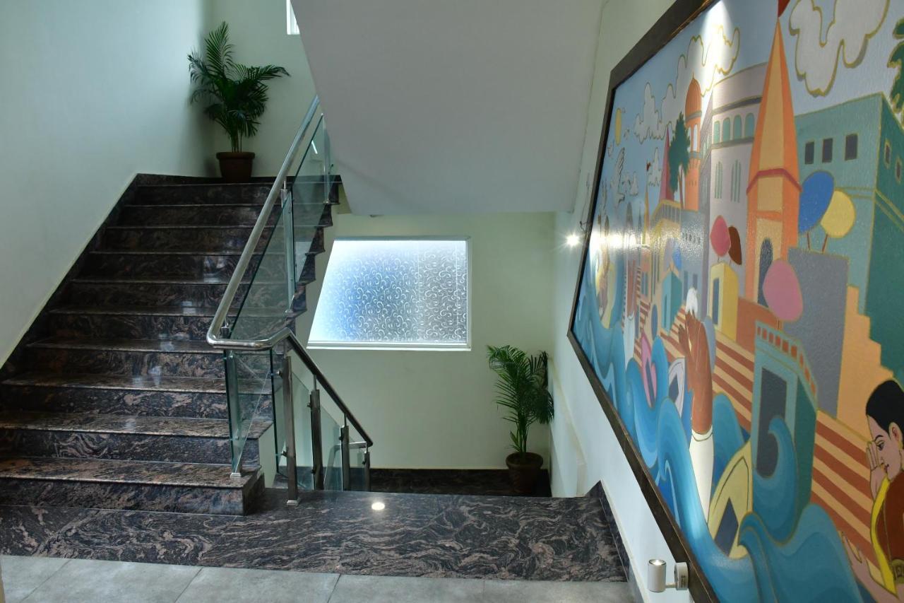 Hotel Yatharth Inn Варанаси Экстерьер фото