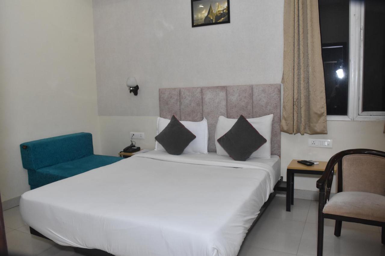 Hotel Yatharth Inn Варанаси Экстерьер фото